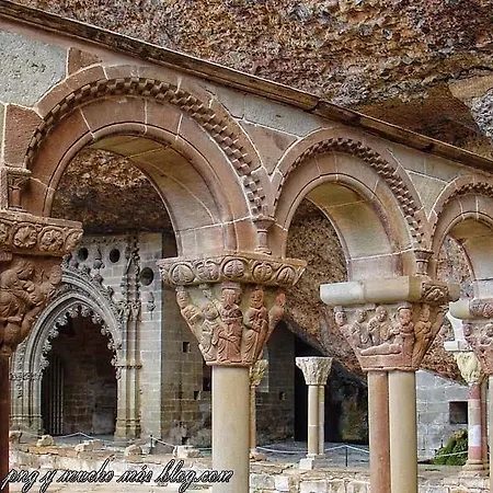 Apartamentos Turisticos Mallos De Huesca Ayerbe Exterior foto