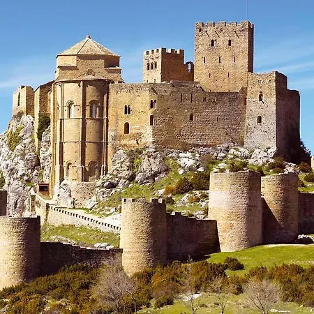 Apartamentos Turisticos Mallos De Huesca Ayerbe Exterior foto